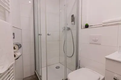 Ein Badezimmer in der Unterkunft Nine Rooms - Serviced Rooms