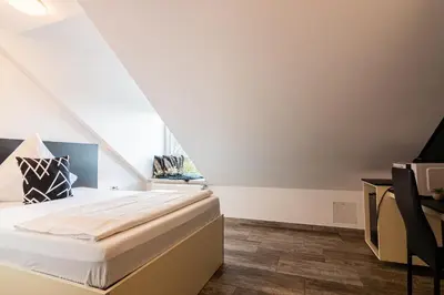 Ein Bett oder Betten in einem Zimmer der Unterkunft Nine Rooms - Serviced Rooms