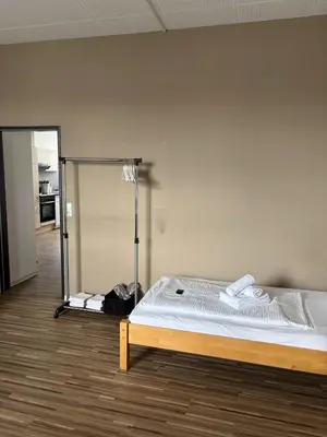 Ein Bett oder Betten in einem Zimmer der Unterkunft Pension Albert - möblierte Einzel- und Doppel- Zimmer auf Zeit