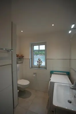 Ein Badezimmer in der Unterkunft FeWoSchwedenhaus