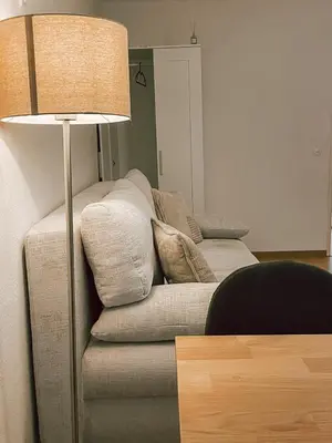 Ein Sitzbereich in der Unterkunft DoreyHome HN1 - Stilvolles Apartment zentral in Heilbronn - 7 Personen - WLAN