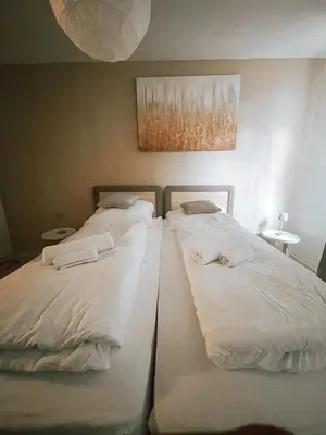 Ein Bett oder Betten in einem Zimmer der Unterkunft DoreyHome HN1 - Stilvolles Apartment zentral in Heilbronn - 7 Personen - WLAN