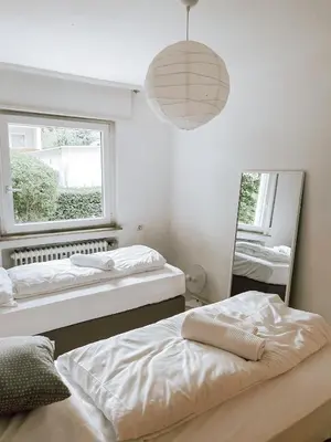 Ein Bett oder Betten in einem Zimmer der Unterkunft DoreyHome HN1 - Stilvolles Apartment zentral in Heilbronn - 7 Personen - WLAN
