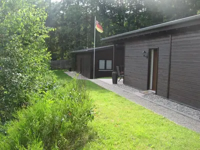 Das Gebäude in dem sich das Ferienhaus befindet