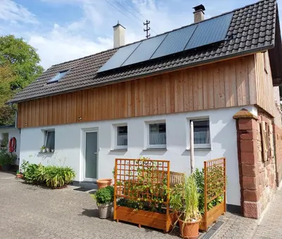 Das Gebäude in dem sich das Ferienhaus befindet