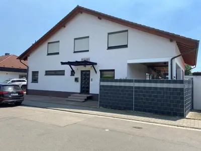 Das Gebäude in dem sich das Bed & Breakfast befindet