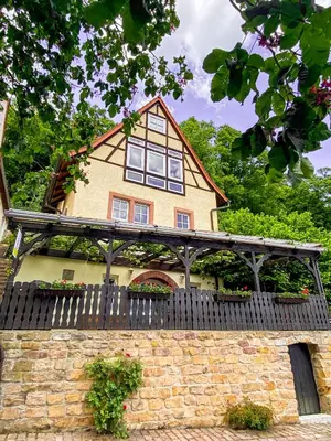 Das Gebäude in dem sich die Ferienwohnung befindet