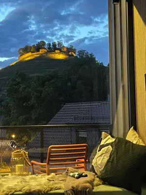 Ein allgemeiner Bergblick oder ein Berglick von der Ferienwohnung aus