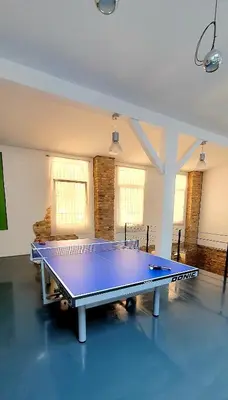 Tischtennis in der Unterkunft Stylisches City Loft mit Terrasse, zentral & eventgeeignet oder in der Nähe
