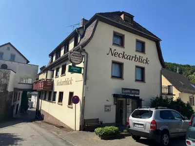 Das Gebäude in dem sich die Pension befindet