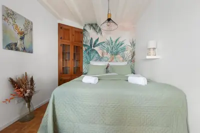 Ein Bett oder Betten in einem Zimmer der Unterkunft Stay COZY - TOP LAGE - Kingsize Betten - Parkplatz - Balkon - Netflix