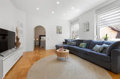 Ein Sitzbereich in der Unterkunft Stay COZY - TOP LAGE - Kingsize Betten - Parkplatz - Balkon - Netflix