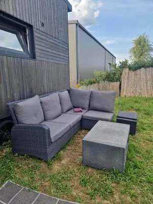 Ein Sitzbereich in der Unterkunft Tiny House Urlaub Übernachtung
