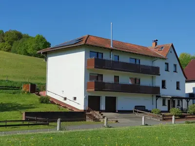 Das Gebäude in dem sich die Ferienwohnung befindet