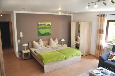 Ein Bett oder Betten in einem Zimmer der Unterkunft Ferienwohnung in den Weinreben