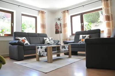 Ein Sitzbereich in der Unterkunft Ferienwohnung in den Weinreben