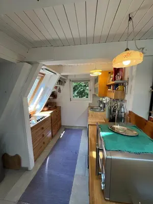 Küche/Küchenzeile in der Unterkunft NurdachZeit – Ferienhaus in Schellbronn