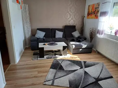 Ein Sitzbereich in der Unterkunft Ferienwohnung zum Finkenbachtal