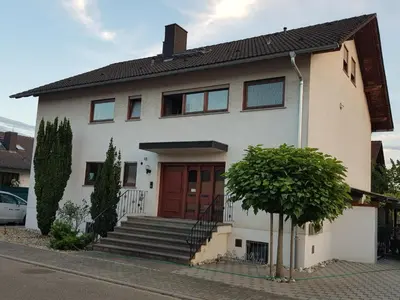 Das Gebäude in dem sich die Ferienwohnung befindet