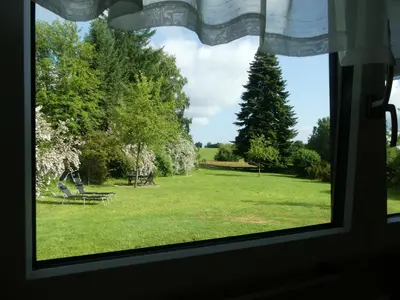 Ein Garten an der Unterkunft Ferienhaus Schmidt