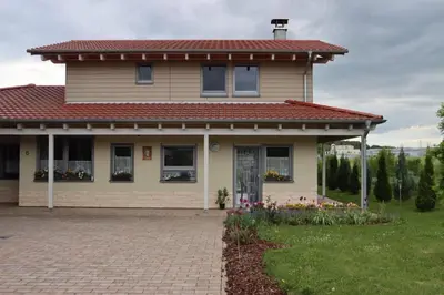 Ein Garten an der Unterkunft Bemlers Ferienwohnung
