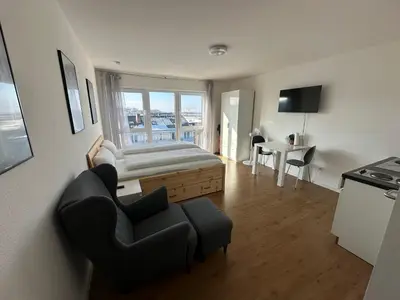 TV/Unterhaltungsangebot in der Unterkunft Helles Studio mit Weitblick, Doppelbett, zentrumsnah