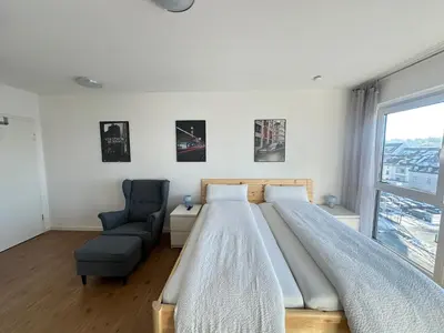 Ein Bett oder Betten in einem Zimmer der Unterkunft Helles Studio mit Weitblick, Doppelbett, zentrumsnah