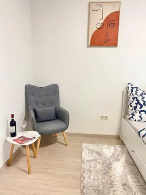 Ein Sitzbereich in der Unterkunft Schönes Zimmer in einer 3er WG-Wohnung geeignet für einen Mann shared apartment