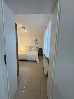 Ein Bett oder Betten in einem Zimmer der Unterkunft Moderne Erdgeschosswohnung und eigenem Garten für bis zu 4 Personen