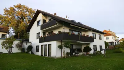 Das Gebäude in dem sich die Ferienwohnung befindet