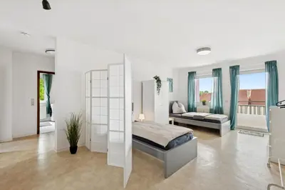 Ein Sitzbereich in der Unterkunft Monteurswohnung Wörrstadt mit Balkon