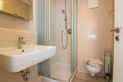 Ein Badezimmer in der Unterkunft Exklusive 1-Zimmer-Wohnung in KA-Stadt