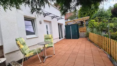 Ein Garten an der Unterkunft Haides helle Wohnung