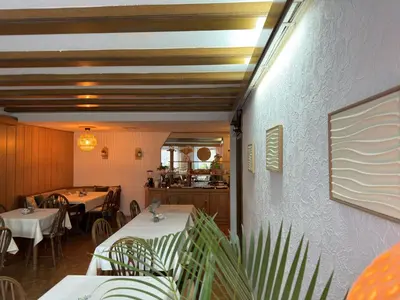 Ein Restaurant oder anderes Speiselokal in der Unterkunft Hotel Garni Sebastian