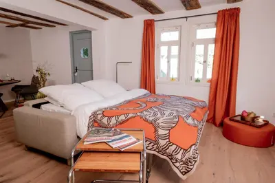 Ein Bett oder Betten in einem Zimmer der Unterkunft Zur Traube - grün