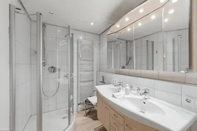 Ein Badezimmer in der Unterkunft Malu Rooms - Über den Dächern der Stadt, Zentrum, Parkhaus, Panorama, Terrasse, höchste FeWo der Stadt