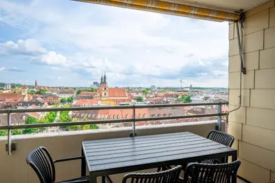 Ein Balkon oder eine Terrasse in der Unterkunft Malu Rooms - Über den Dächern der Stadt, Zentrum, Parkhaus, Panorama, Terrasse, höchste FeWo der Stadt