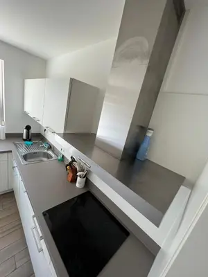 Küche/Küchenzeile in der Unterkunft Monteurwohnung Pforzheim mit Balkon - QuartierPro