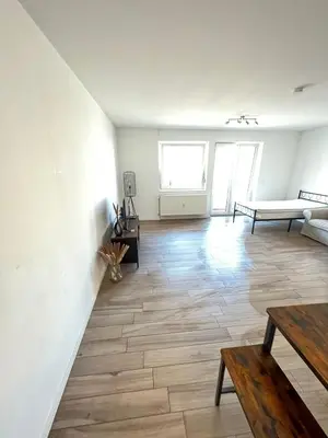 Ein Sitzbereich in der Unterkunft Monteurwohnung Pforzheim mit Balkon - QuartierPro