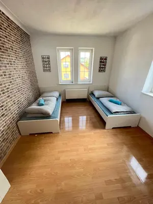 Ein Bett oder Betten in einem Zimmer der Unterkunft Monteurwohnung Erdgeschoss Birkenfeld - Karlsruhe 25min