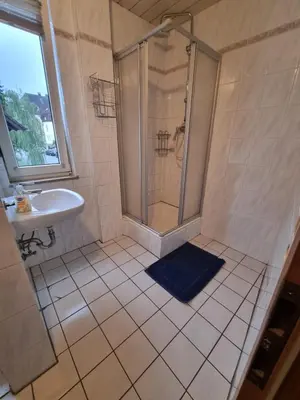 Ein Badezimmer in der Unterkunft Monteurwohnung Erdgeschoss Birkenfeld - Karlsruhe 25min