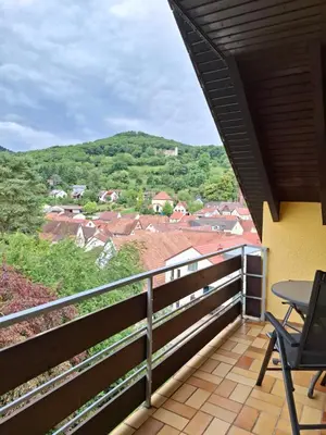 Ein Balkon oder eine Terrasse in der Unterkunft WEINBERGBLICK Wohnung im Haus FREY - 2BR ,Küche, 2 Bäder, 2 Balkone, Parkplatz direkt vor der Tür