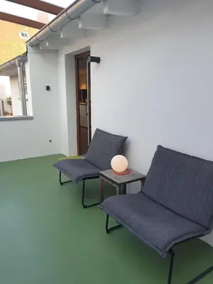 Ein Sitzbereich in der Unterkunft Fenster zum Hof