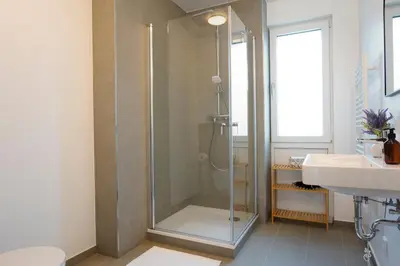 Ein Badezimmer in der Unterkunft Wohnkultur - Ferienhaus für 10 mit Garten und 5 Schlafzimmern