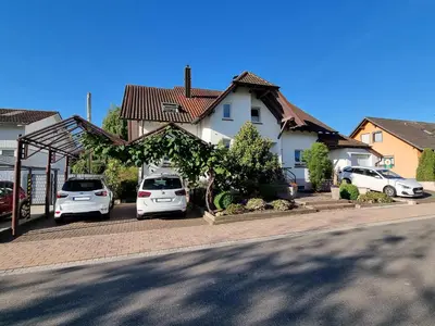 Das Gebäude in dem sich die Ferienwohnung befindet