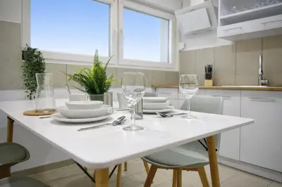 Grundriss der Unterkunft STN Royale Suite - Ferienwohnung mit 4 Schlafzimmer, 8 Big Beds, Parkplatz & Balkon, Highspeed WLAN, Netflix Premium, Zentral zu Audi & Schwarz Gruppe