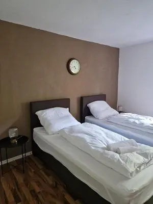Ein Bett oder Betten in einem Zimmer der Unterkunft Dorey Home HN2 - Zentral gelegen