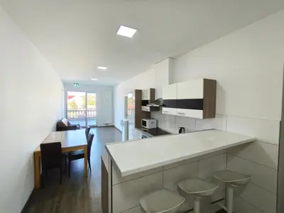 Küche/Küchenzeile in der Unterkunft Spacious Worker Apartments with Rooftop Terrace - Up to 21 Guests