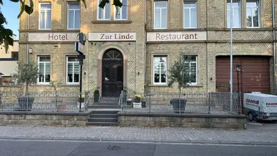 Eine Fassade oder ein Eingang zu Hotel - Restaurant Zur Linde