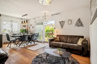 Ein Sitzbereich in der Unterkunft Retreat Living Bensheim - Sauna - Garten - Parkplatz